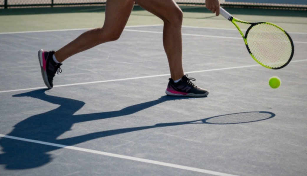 US Open ngày 4: Shelton vượt ải Hurkacz, Medvedev thắng nhàn, và vùng xám luật lệ từ hai con chim