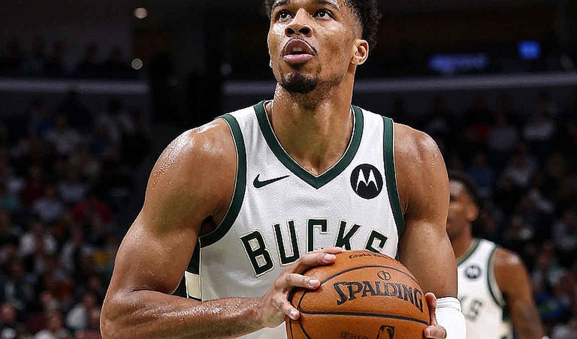 Bản hợp đồng 39,4 triệu đô và chấn thương ACL: Vì sao Kyrie Irving khó đến Miami? Bản hợp đồng 39,4 triệu đô và chấn thương ACL: Vì sao Kyrie Irving khó đến Miami?